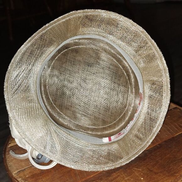 Vintage Ivory wedding party hat with blue and ivory flowers Canadian made - Picture 5 of 7